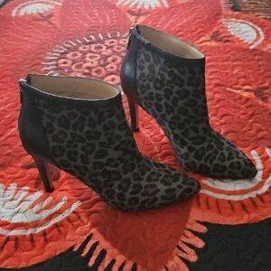 Adrienne Vittadini Leopard Print Ankle Booties *Size 8